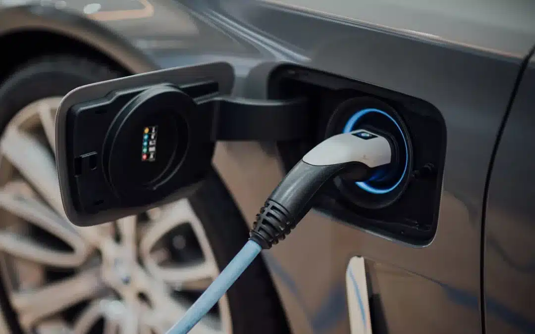 Comment recharger une voiture électrique en appartement ?